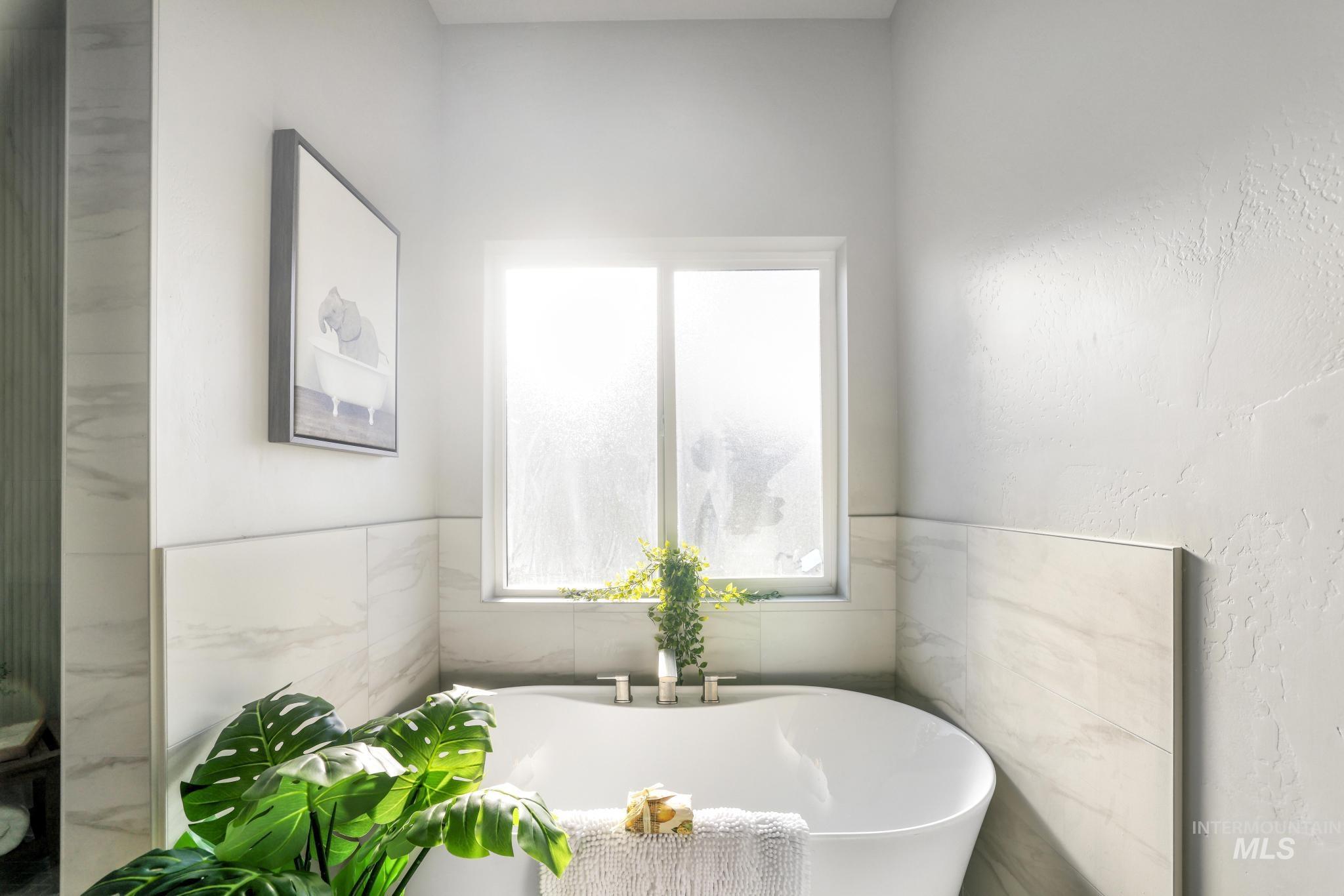 1597 Tule Dr, Twin Falls, Idaho 83301, 3 Bedrooms, 2 Bathrooms, Residential For Sale, Price $520,000, 98960208