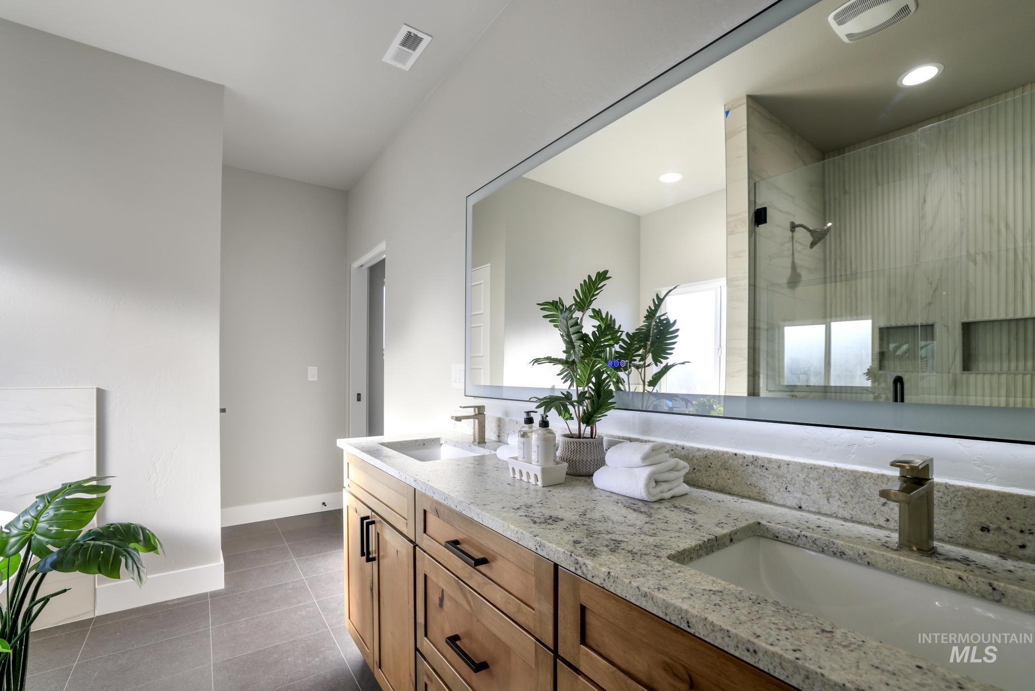 1597 Tule Dr, Twin Falls, Idaho 83301, 3 Bedrooms, 2 Bathrooms, Residential For Sale, Price $520,000, 98960208