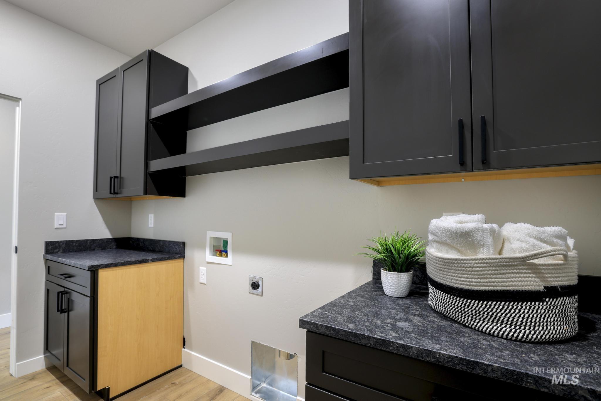 1597 Tule Dr, Twin Falls, Idaho 83301, 3 Bedrooms, 2 Bathrooms, Residential For Sale, Price $520,000, 98960208