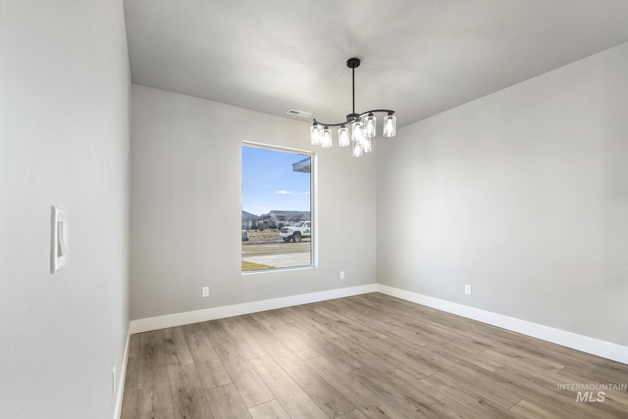 1597 Tule Dr, Twin Falls, Idaho 83301, 3 Bedrooms, 2 Bathrooms, Residential For Sale, Price $520,000, 98960208