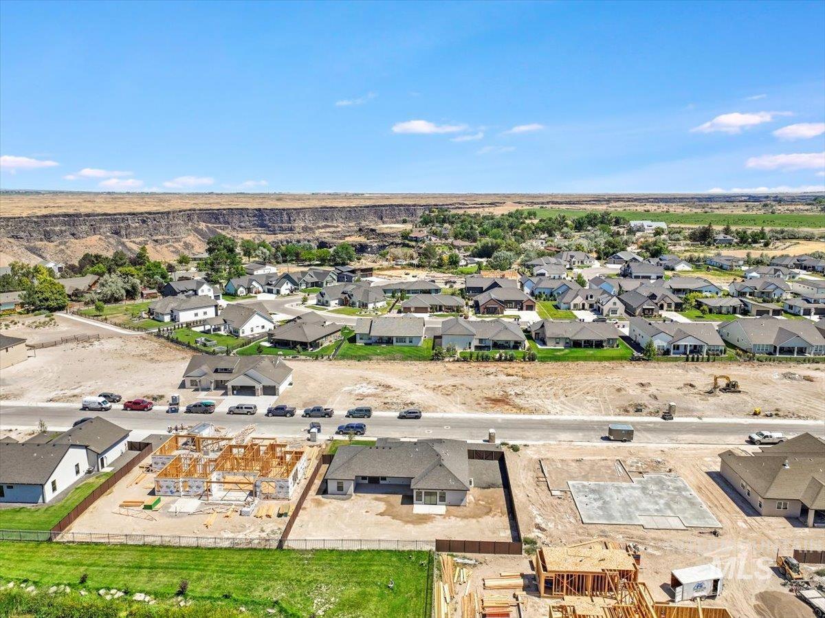 1597 Tule Dr, Twin Falls, Idaho 83301, 3 Bedrooms, 2 Bathrooms, Residential For Sale, Price $520,000, 98960208