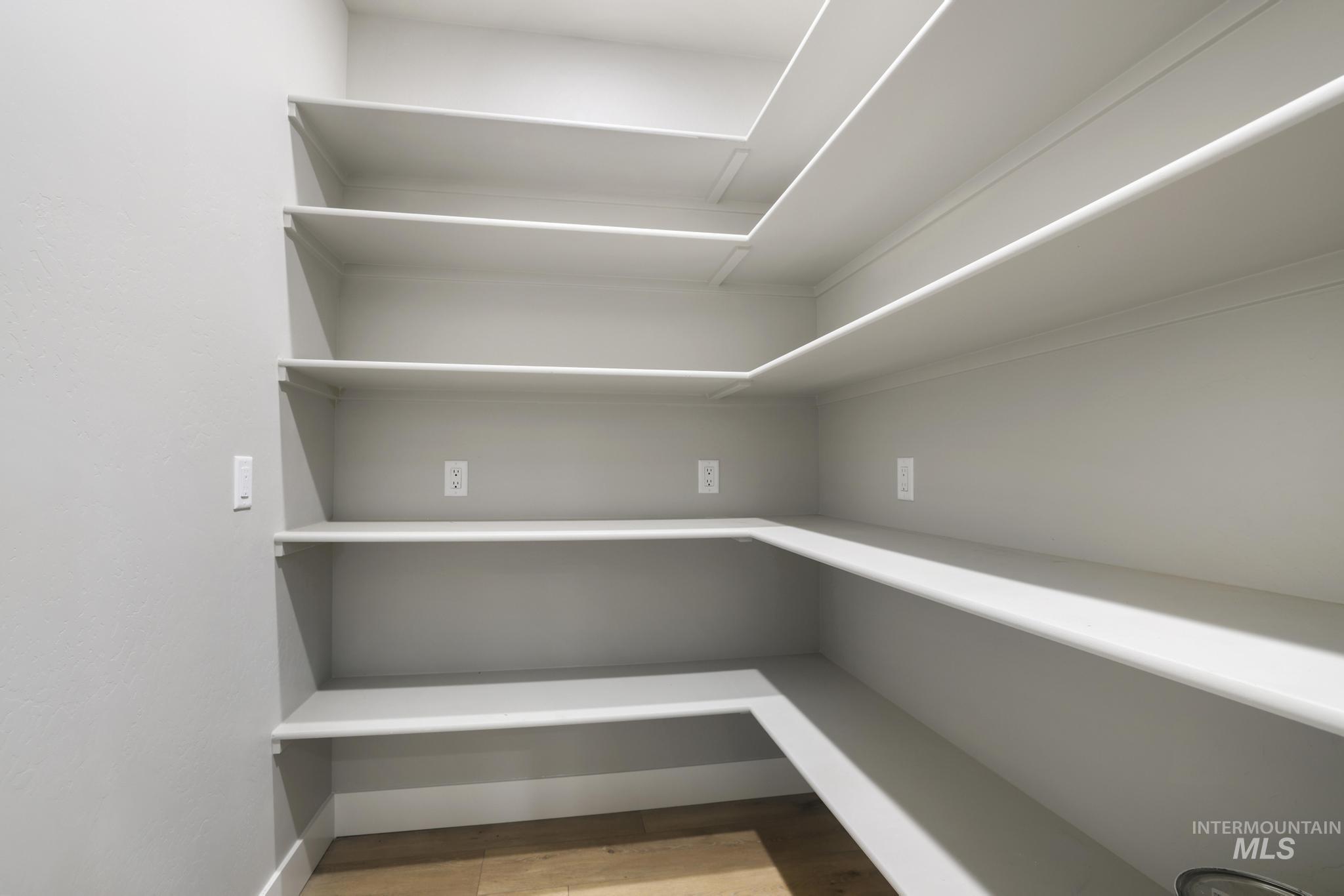 1597 Tule Dr, Twin Falls, Idaho 83301, 3 Bedrooms, 2 Bathrooms, Residential For Sale, Price $520,000, 98960208