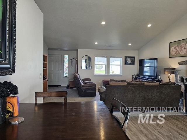 18560 White Rose Pl, Nampa, Idaho 83687, 3 Bedrooms, 2 Bathrooms, Residential For Sale, Price $379,500,MLS 98960210