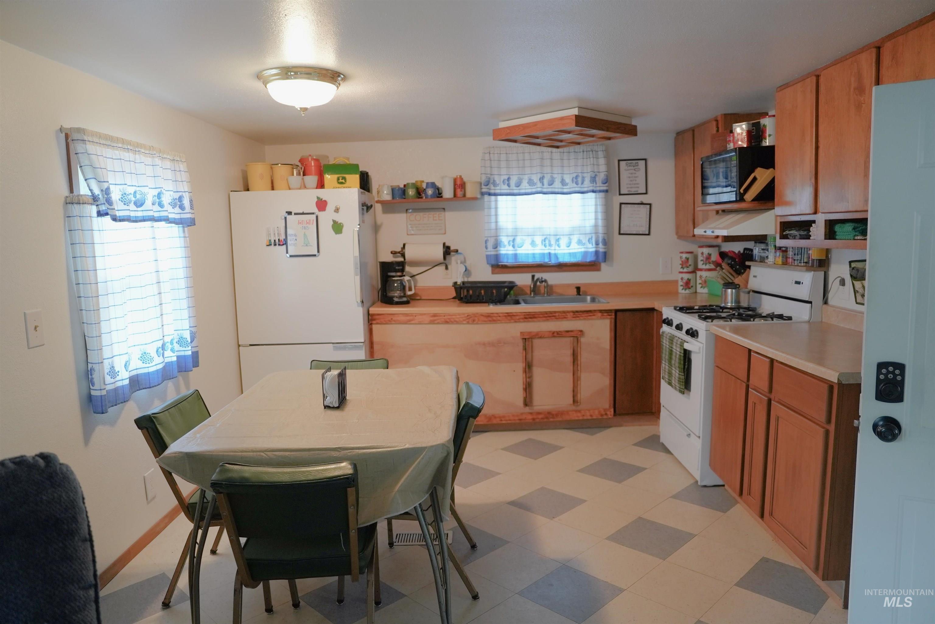 8395 Hwy 21, Lowman, Idaho 83637, 2 Bedrooms, 2 Bathrooms, Residential For Sale, Price $249,000,MLS 98960268