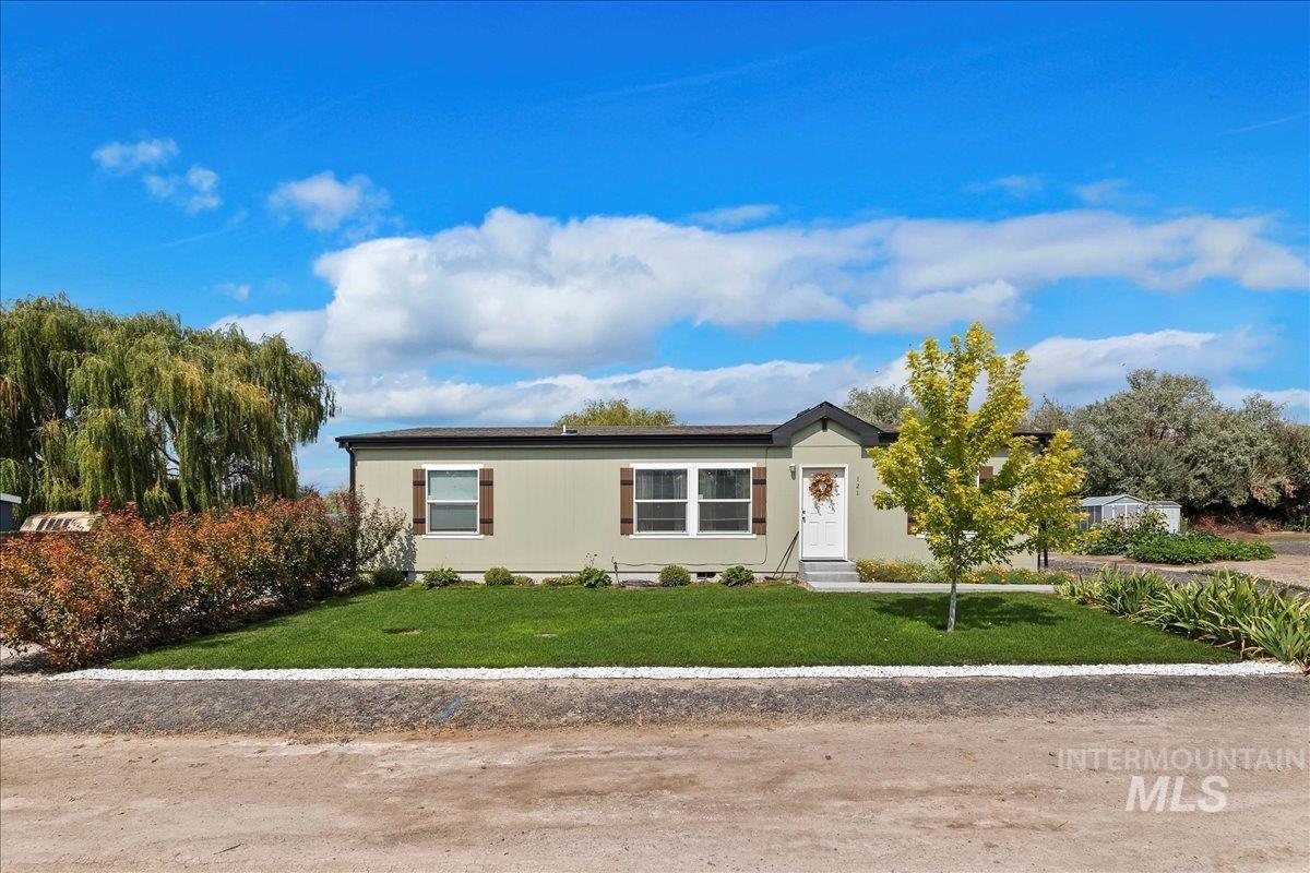 121 Sunset Dr. N, Hagerman, Idaho 83332, 3 Bedrooms, 2 Bathrooms, Residential For Sale, Price $339,900, 98960272