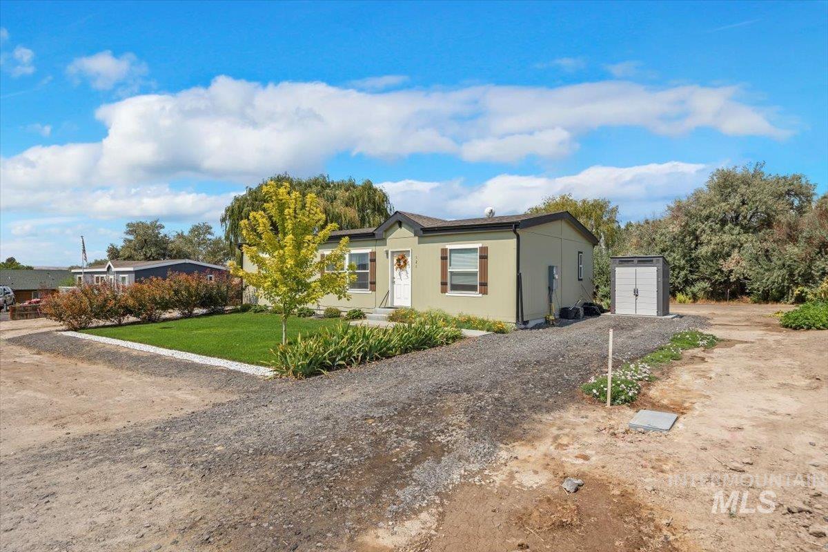 121 Sunset Dr. N, Hagerman, Idaho 83332, 3 Bedrooms, 2 Bathrooms, Residential For Sale, Price $339,900, 98960272