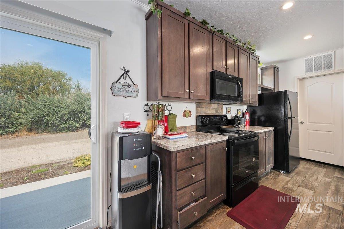 121 Sunset Dr. N, Hagerman, Idaho 83332, 3 Bedrooms, 2 Bathrooms, Residential For Sale, Price $339,900, 98960272