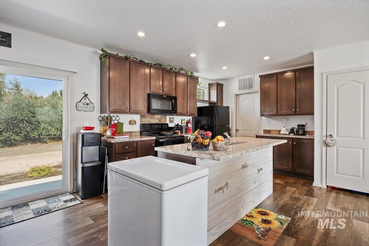 121 Sunset Dr. N, Hagerman, Idaho 83332, 3 Bedrooms, 2 Bathrooms, Residential For Sale, Price $339,900, 98960272