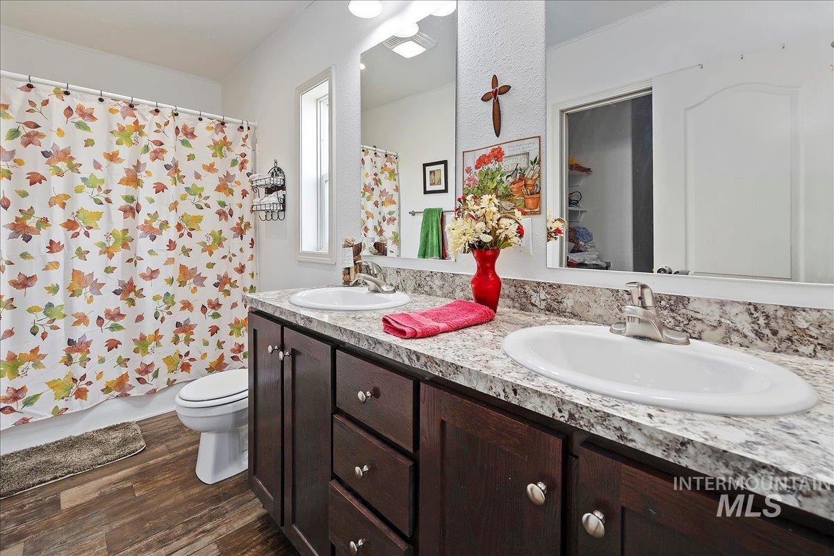 121 Sunset Dr. N, Hagerman, Idaho 83332, 3 Bedrooms, 2 Bathrooms, Residential For Sale, Price $339,900, 98960272