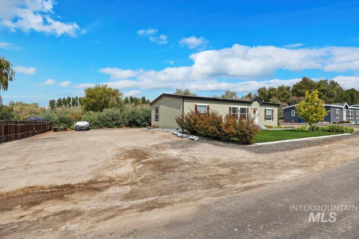 121 Sunset Dr. N, Hagerman, Idaho 83332, 3 Bedrooms, 2 Bathrooms, Residential For Sale, Price $339,900, 98960272