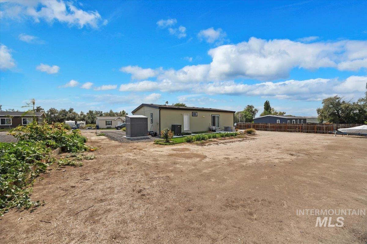 121 Sunset Dr. N, Hagerman, Idaho 83332, 3 Bedrooms, 2 Bathrooms, Residential For Sale, Price $339,900, 98960272