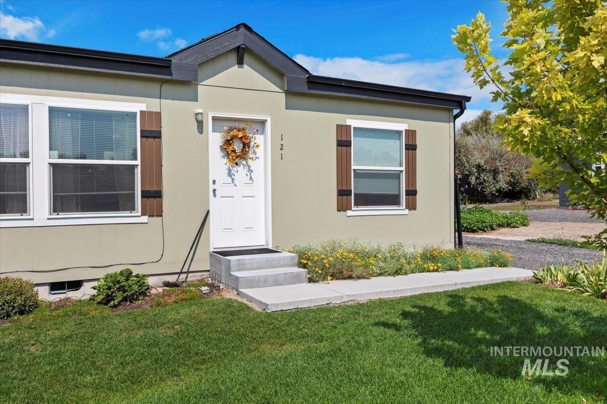 121 Sunset Dr. N, Hagerman, Idaho 83332, 3 Bedrooms, 2 Bathrooms, Residential For Sale, Price $339,900, 98960272