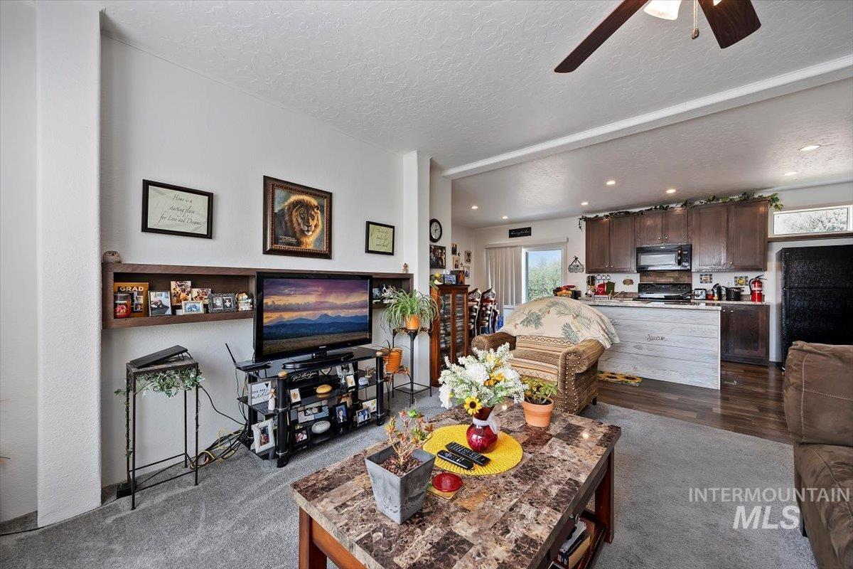 121 Sunset Dr. N, Hagerman, Idaho 83332, 3 Bedrooms, 2 Bathrooms, Residential For Sale, Price $339,900, 98960272