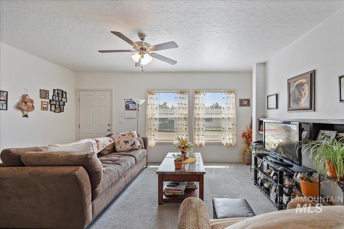 121 Sunset Dr. N, Hagerman, Idaho 83332, 3 Bedrooms, 2 Bathrooms, Residential For Sale, Price $339,900, 98960272