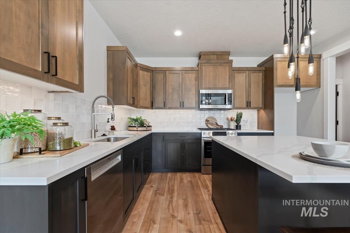 6240 N Holly Springs Ln, Eagle, Idaho 83616, 3 Bedrooms, 2.5 Bathrooms, Residential For Sale, Price $454,800, 98960282