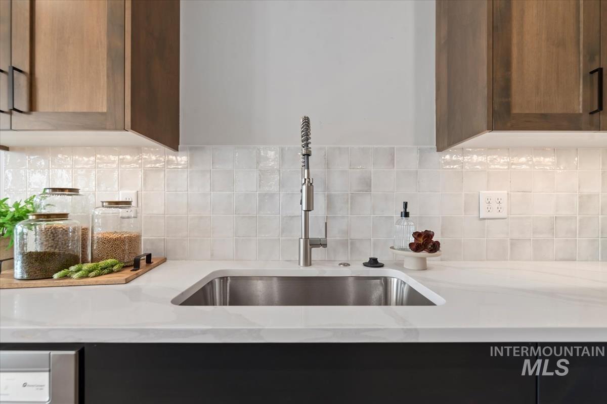 6240 N Holly Springs Ln, Eagle, Idaho 83616, 3 Bedrooms, 2.5 Bathrooms, Residential For Sale, Price $454,800, 98960282