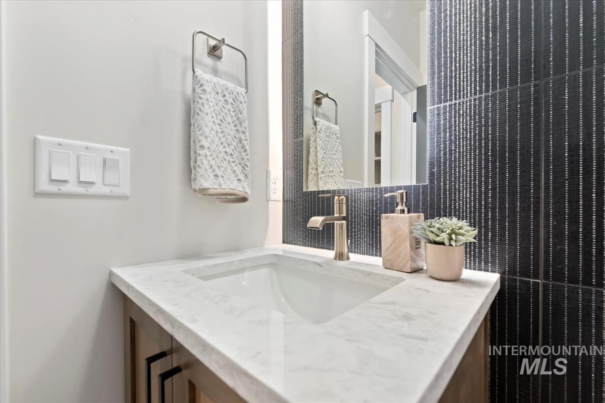 6240 N Holly Springs Ln, Eagle, Idaho 83616, 3 Bedrooms, 2.5 Bathrooms, Residential For Sale, Price $454,800, 98960282