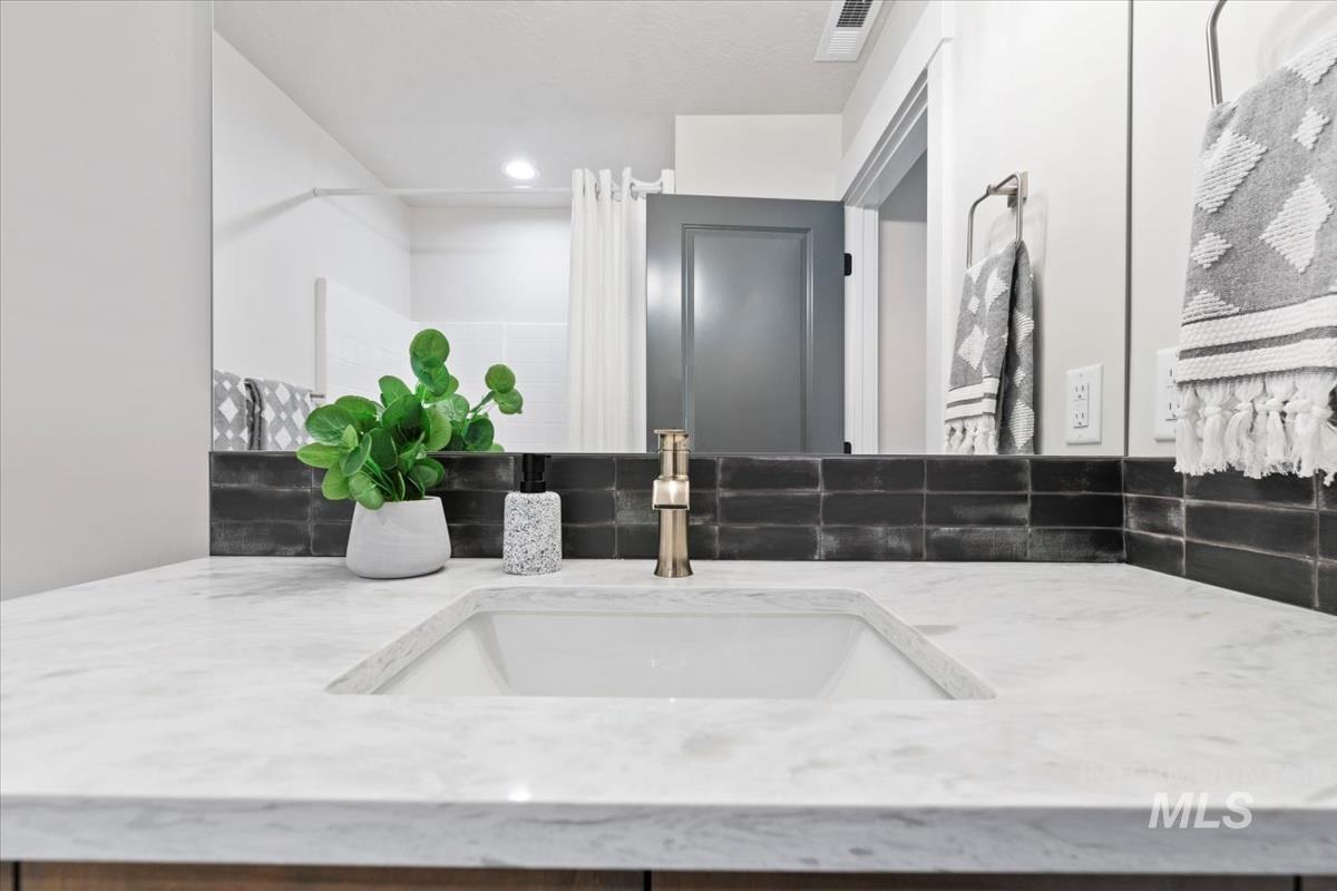 6240 N Holly Springs Ln, Eagle, Idaho 83616, 3 Bedrooms, 2.5 Bathrooms, Residential For Sale, Price $454,800, 98960282