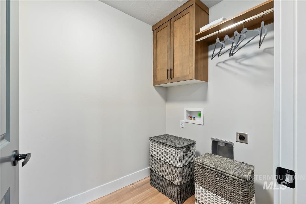 6240 N Holly Springs Ln, Eagle, Idaho 83616, 3 Bedrooms, 2.5 Bathrooms, Residential For Sale, Price $454,800, 98960282