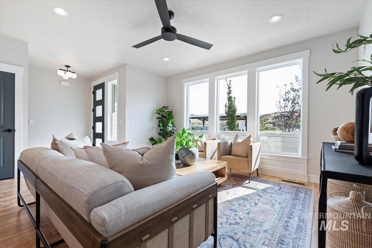 6240 N Holly Springs Ln, Eagle, Idaho 83616, 3 Bedrooms, 2.5 Bathrooms, Residential For Sale, Price $454,800, 98960282