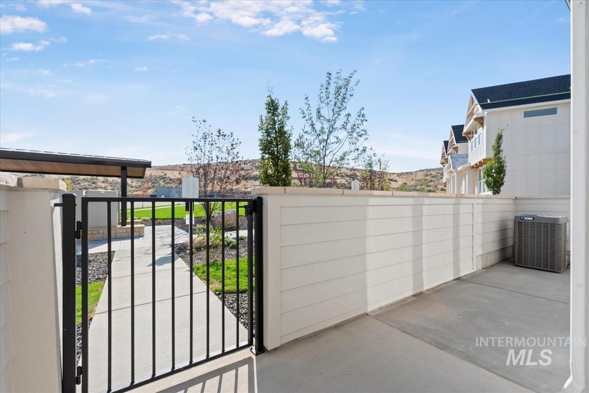 6240 N Holly Springs Ln, Eagle, Idaho 83616, 3 Bedrooms, 2.5 Bathrooms, Residential For Sale, Price $454,800, 98960282