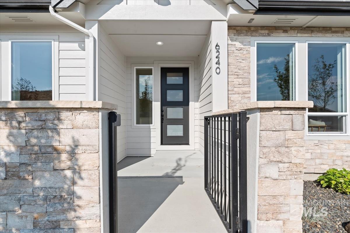 6240 N Holly Springs Ln, Eagle, Idaho 83616, 3 Bedrooms, 2.5 Bathrooms, Residential For Sale, Price $454,800, 98960282