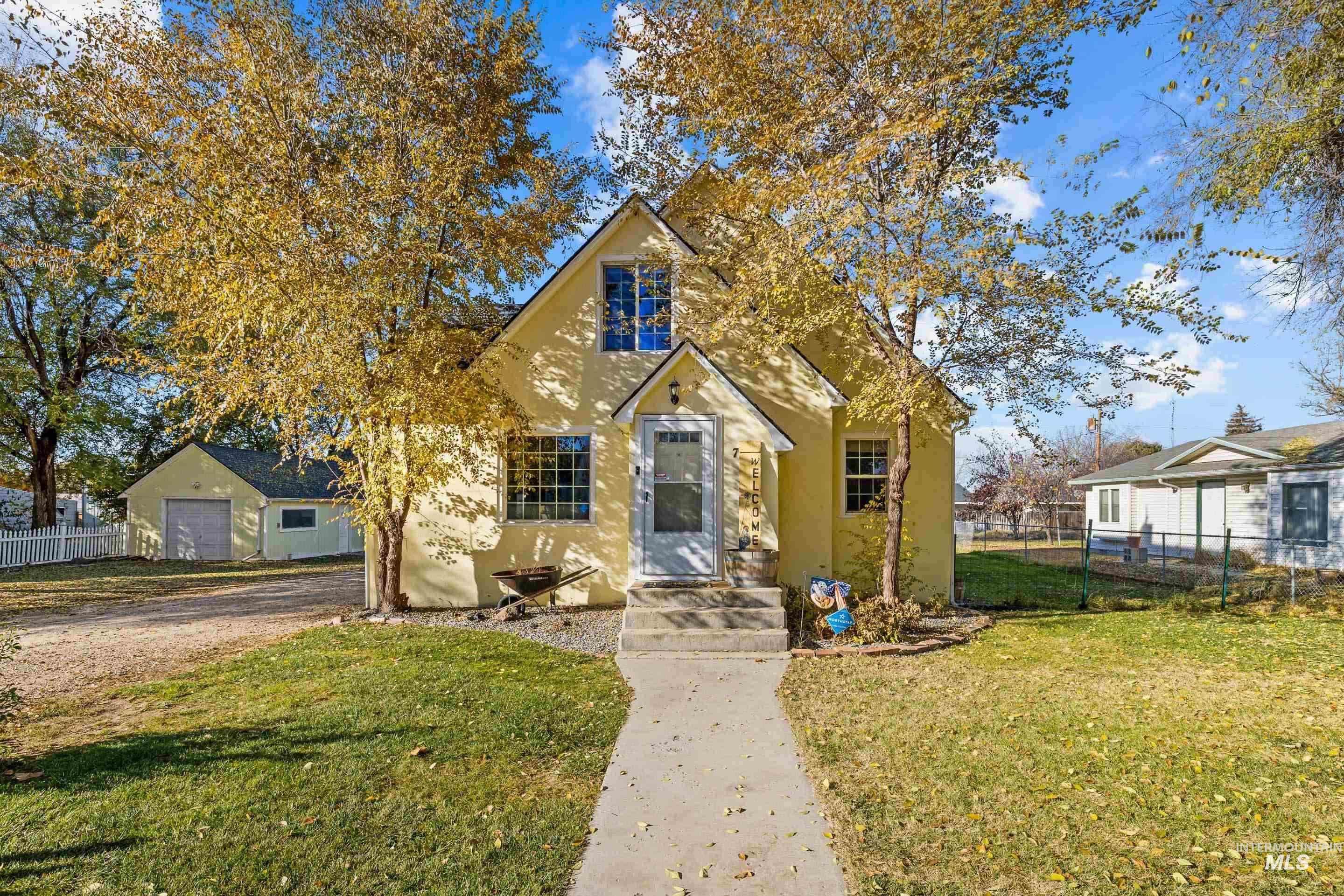 77 N Yale, Nampa, Idaho 83651, 6 Bedrooms, 2 Bathrooms, Residential For Sale, Price $479,800,MLS 98960302