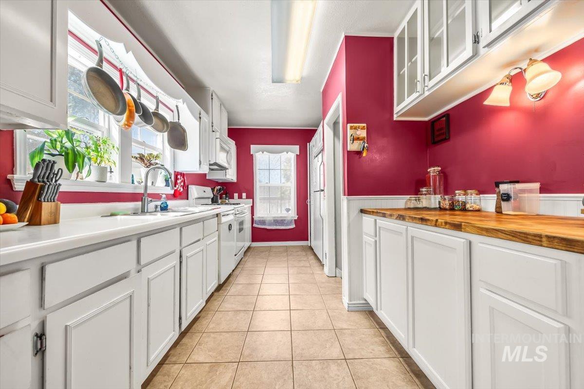 77 N Yale, Nampa, Idaho 83651, 6 Bedrooms, 2 Bathrooms, Residential For Sale, Price $479,800,MLS 98960302