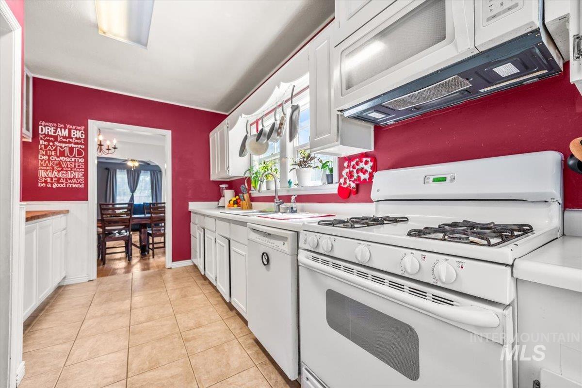 77 N Yale, Nampa, Idaho 83651, 6 Bedrooms, 2 Bathrooms, Residential For Sale, Price $479,800,MLS 98960302