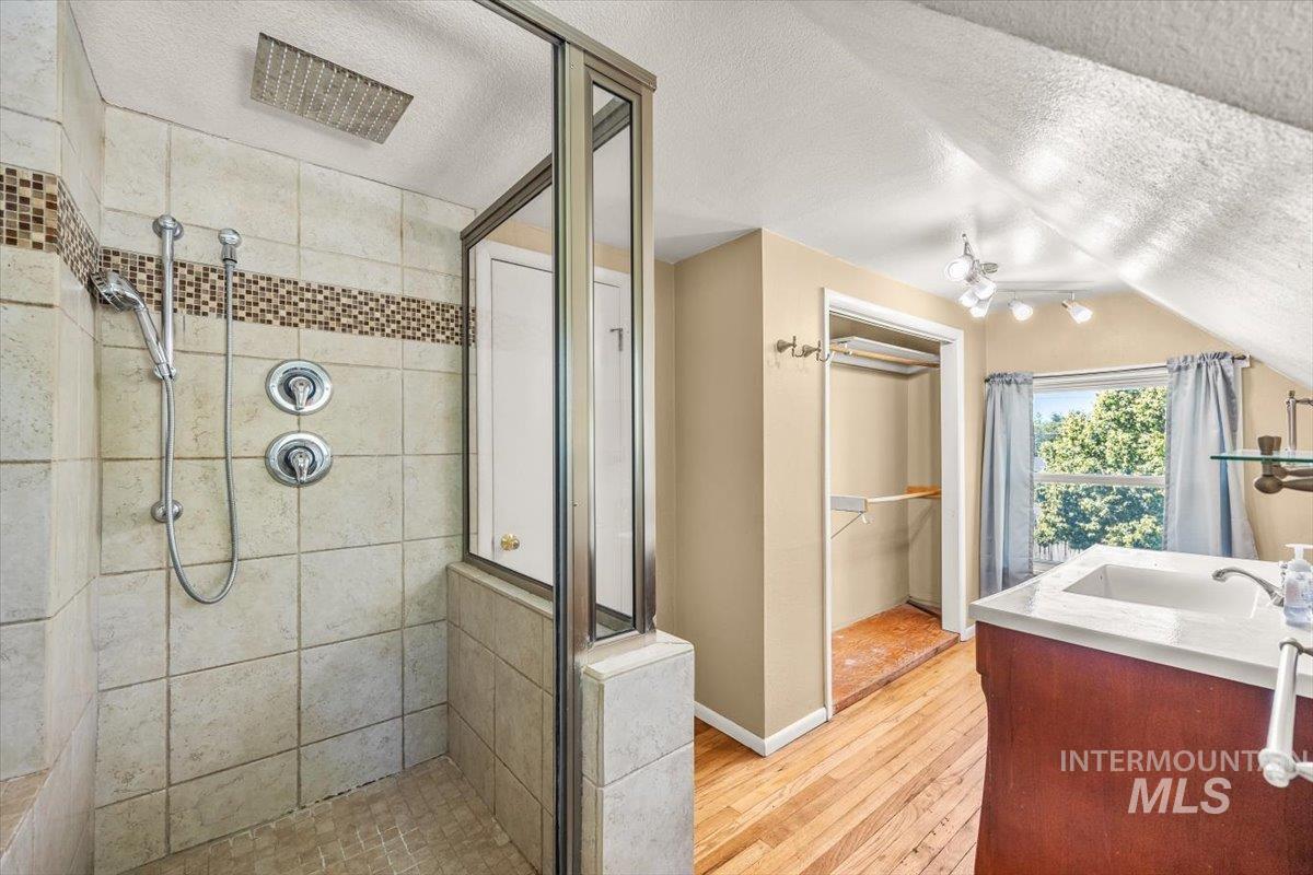 77 N Yale, Nampa, Idaho 83651, 6 Bedrooms, 2 Bathrooms, Residential For Sale, Price $479,800,MLS 98960302