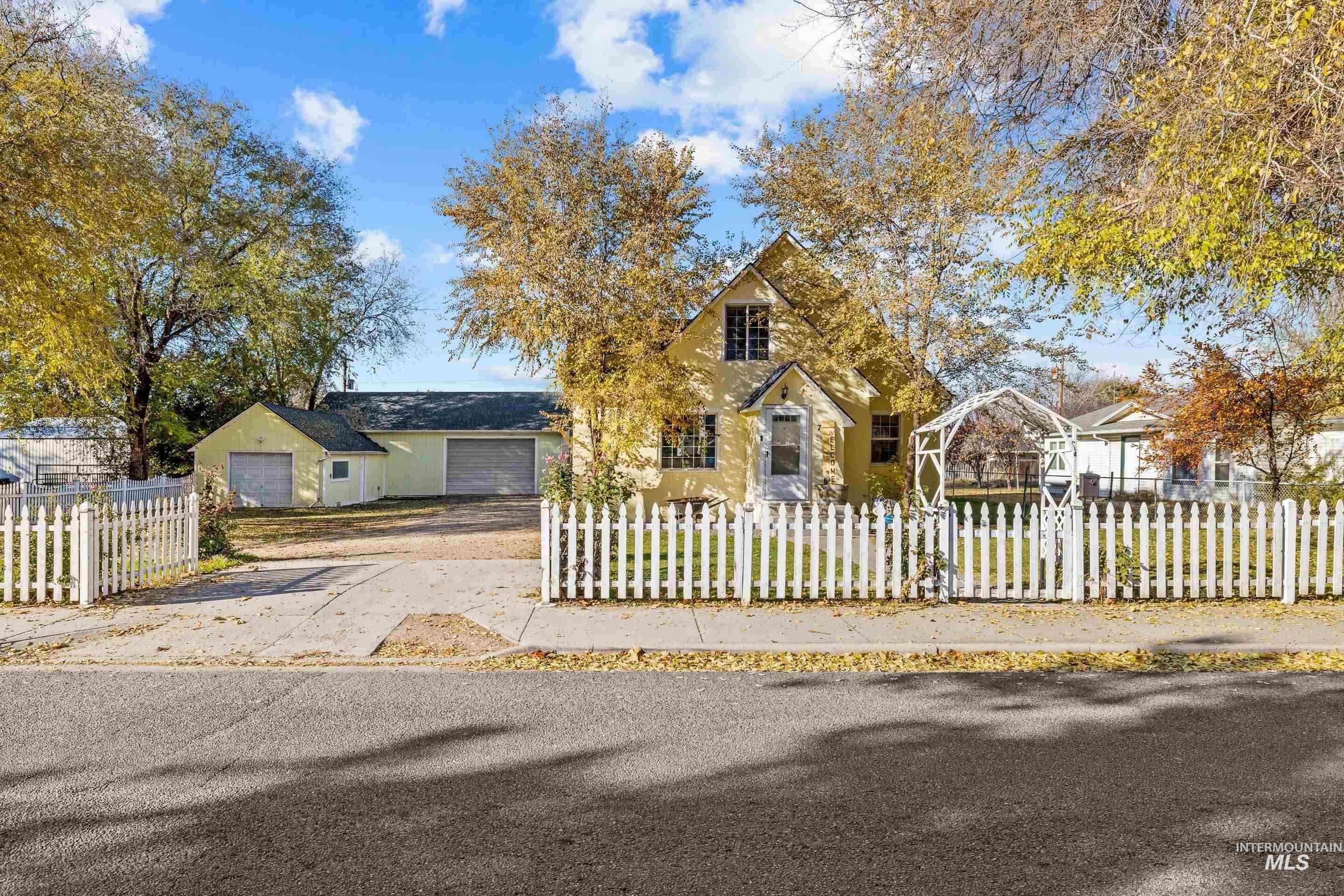 77 N Yale, Nampa, Idaho 83651, 6 Bedrooms, 2 Bathrooms, Residential For Sale, Price $479,800,MLS 98960302