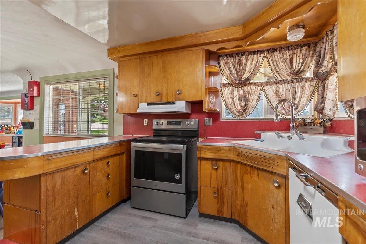 515 N 16th Ave, Nampa, Idaho 83687, 3 Bedrooms, 2 Bathrooms, Residential For Sale, Price $479,900, 98960413