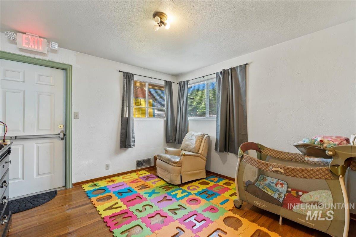 515 N 16th Ave, Nampa, Idaho 83687, 3 Bedrooms, 2 Bathrooms, Residential For Sale, Price $479,900, 98960413