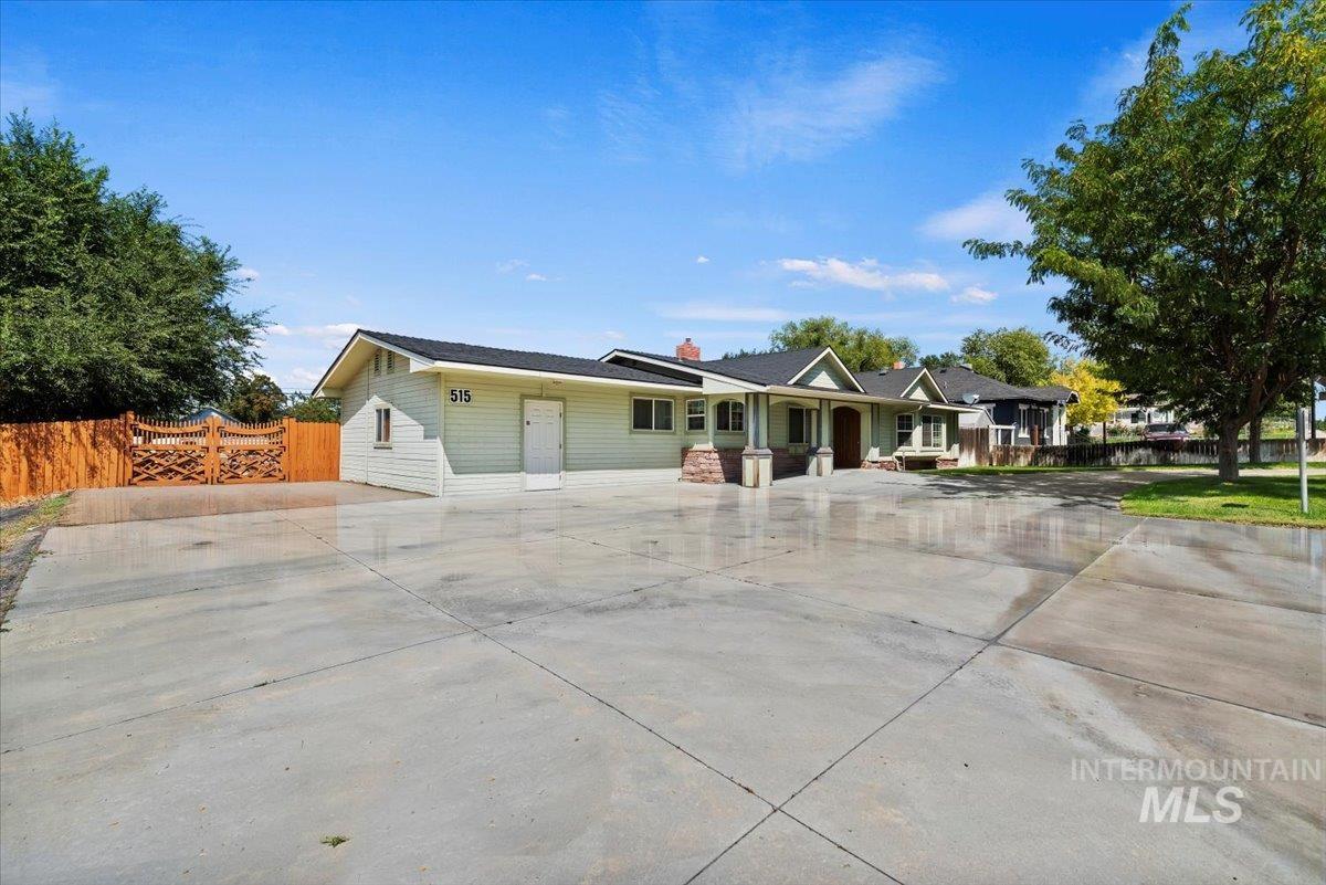 515 N 16th Ave, Nampa, Idaho 83687, 3 Bedrooms, 2 Bathrooms, Residential For Sale, Price $479,900, 98960413