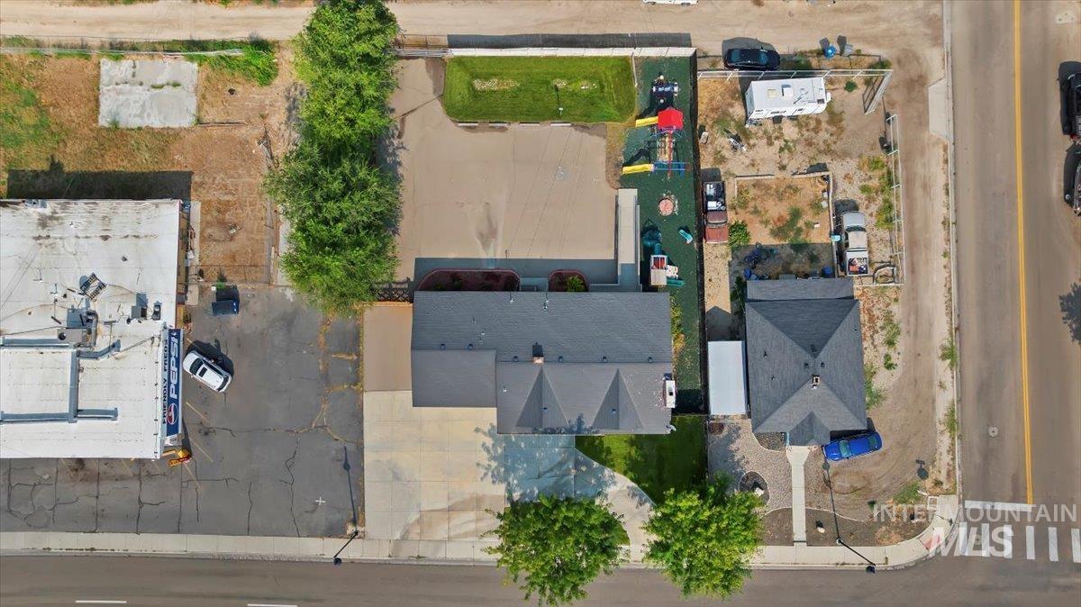 515 N 16th Ave, Nampa, Idaho 83687, 3 Bedrooms, 2 Bathrooms, Residential For Sale, Price $479,900, 98960413