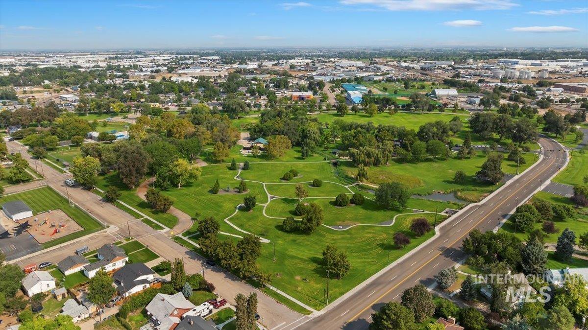 515 N 16th Ave, Nampa, Idaho 83687, 3 Bedrooms, 2 Bathrooms, Residential For Sale, Price $479,900, 98960413