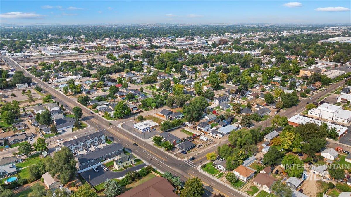 515 N 16th Ave, Nampa, Idaho 83687, 3 Bedrooms, 2 Bathrooms, Residential For Sale, Price $479,900, 98960413