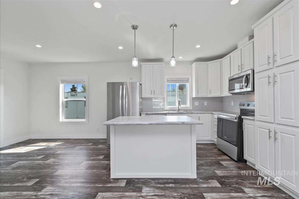 914 N Midland Blvd, Nampa, Idaho 83651, 3 Bedrooms, 2 Bathrooms, Residential For Sale, Price $180,000, 98960430