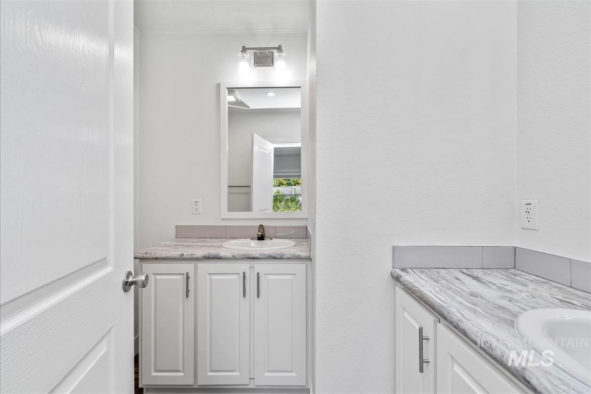 914 N Midland Blvd, Nampa, Idaho 83651, 3 Bedrooms, 2 Bathrooms, Residential For Sale, Price $179,500, 98960430