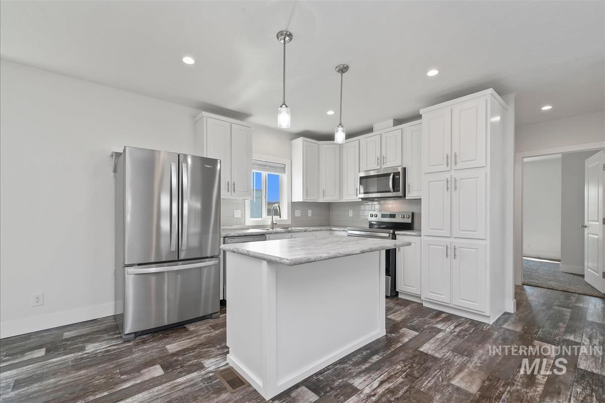 914 N Midland Blvd, Nampa, Idaho 83651, 3 Bedrooms, 2 Bathrooms, Residential For Sale, Price $179,500, 98960430