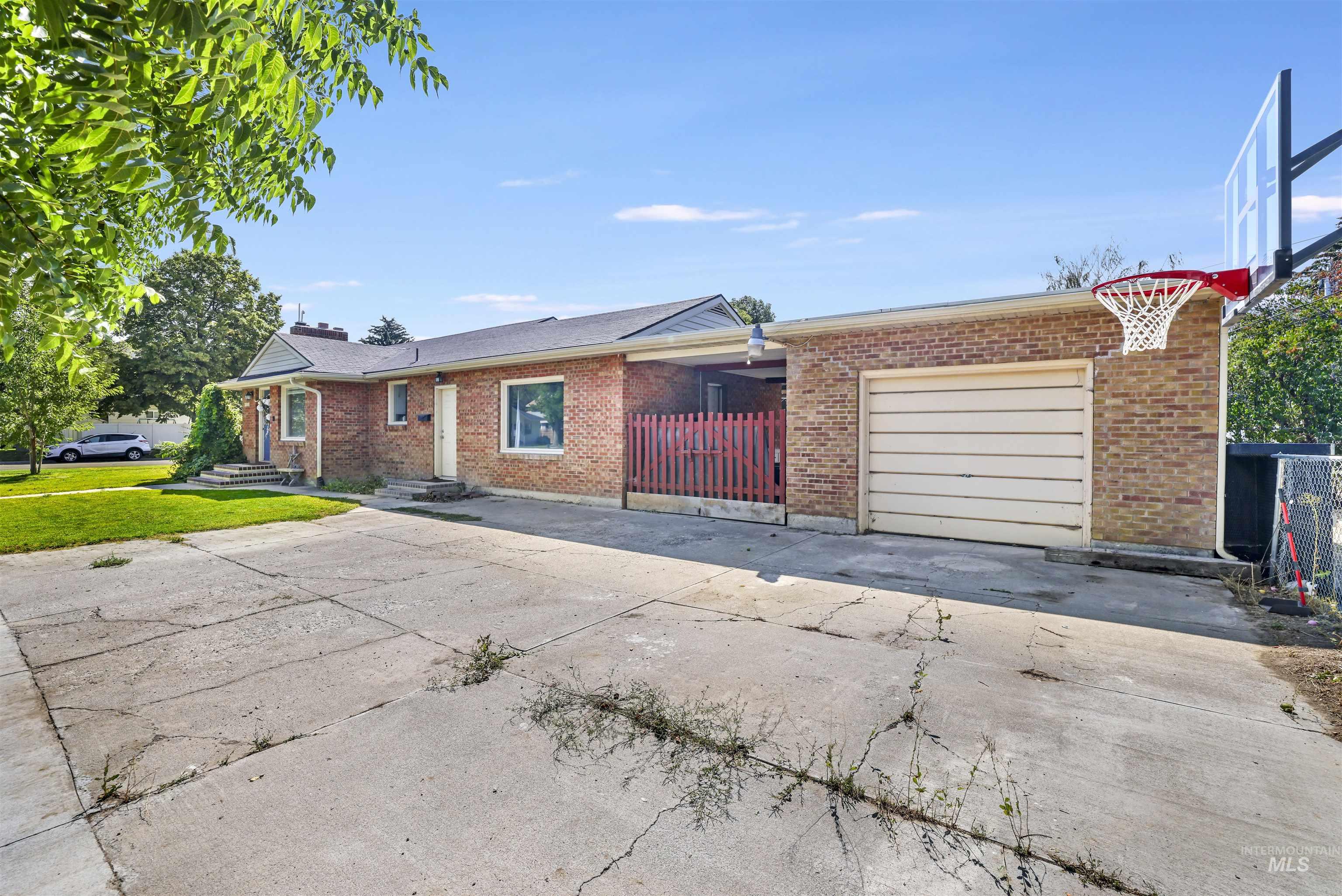 201 W 19th Street, Burley, Idaho 83318, 4 Bedrooms, 2 Bathrooms, Residential For Sale, Price $314,000,MLS 98960469