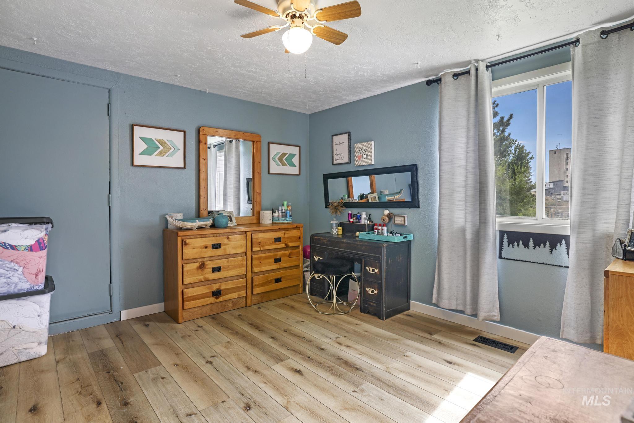 531 Calico St, Hansen, Idaho 83334, 4 Bedrooms, 2 Bathrooms, Residential For Sale, Price $294,400,MLS 98960506