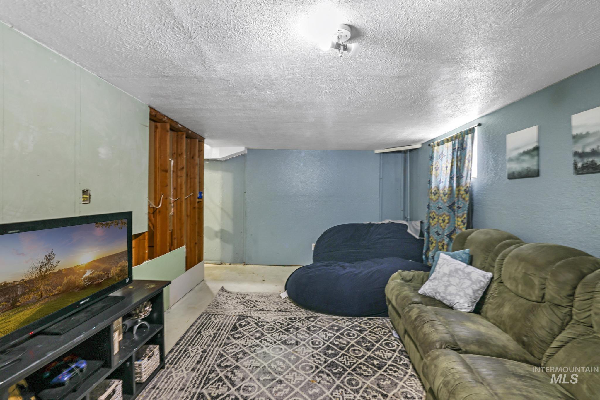 531 Calico St, Hansen, Idaho 83334, 4 Bedrooms, 2 Bathrooms, Residential For Sale, Price $294,400,MLS 98960506