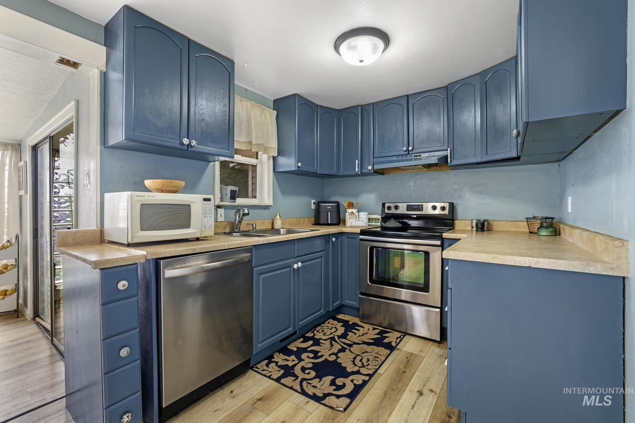 531 Calico St, Hansen, Idaho 83334, 4 Bedrooms, 2 Bathrooms, Residential For Sale, Price $294,400,MLS 98960506