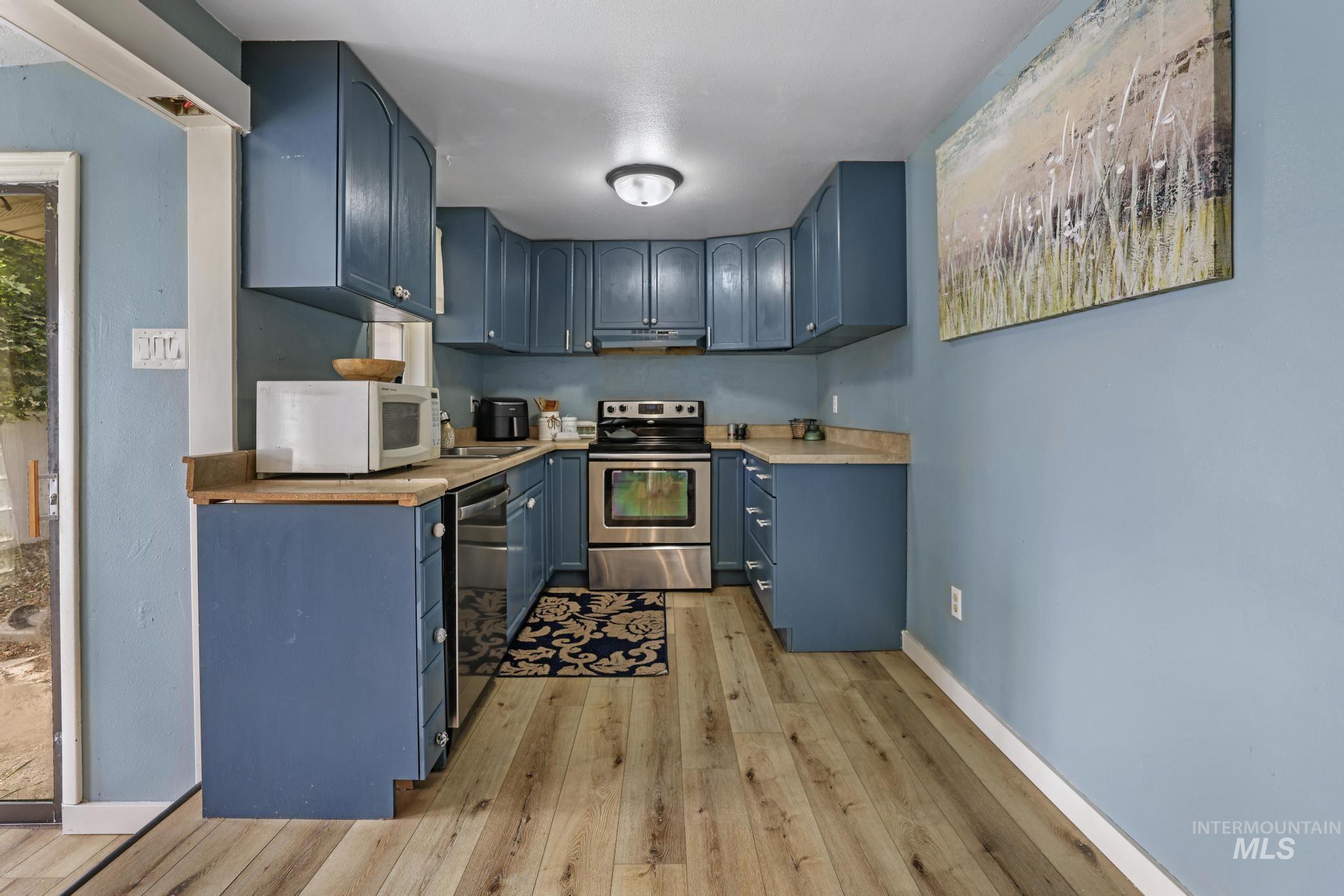 531 Calico St, Hansen, Idaho 83334, 4 Bedrooms, 2 Bathrooms, Residential For Sale, Price $294,400,MLS 98960506