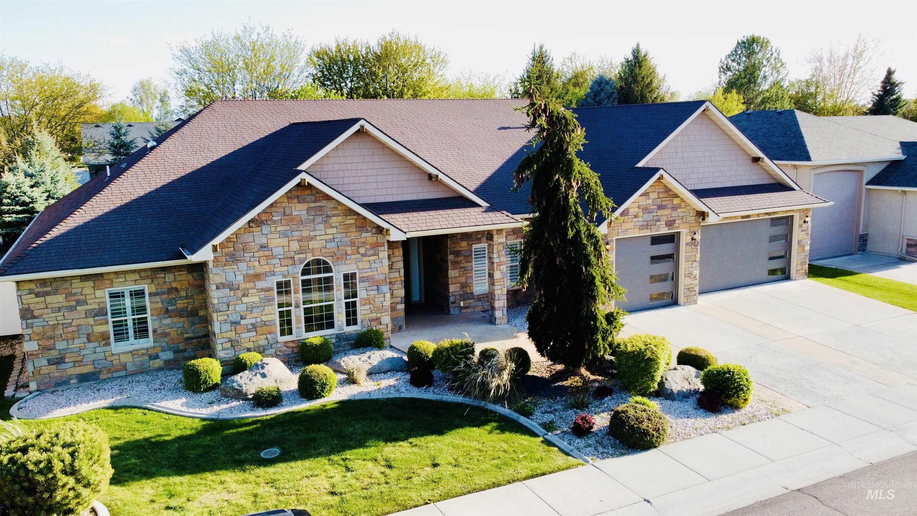 2782 Sun Meadow Drive, Twin Falls, Idaho 83301, 4 Bedrooms, 2.5 Bathrooms, Residential For Sale, Price $618,000, 98960565