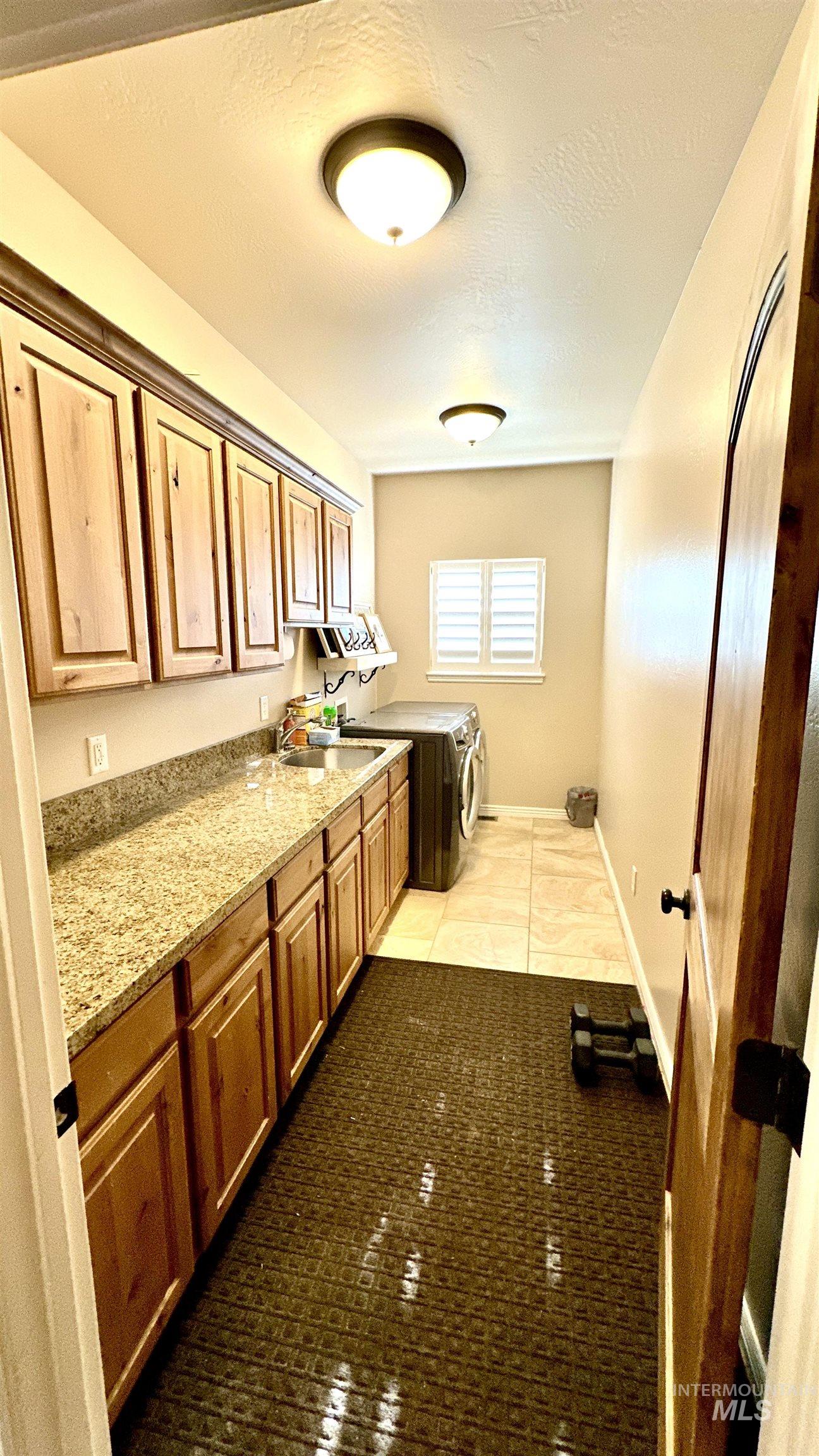 2782 Sun Meadow Drive, Twin Falls, Idaho 83301, 4 Bedrooms, 2.5 Bathrooms, Residential For Sale, Price $618,000, 98960565