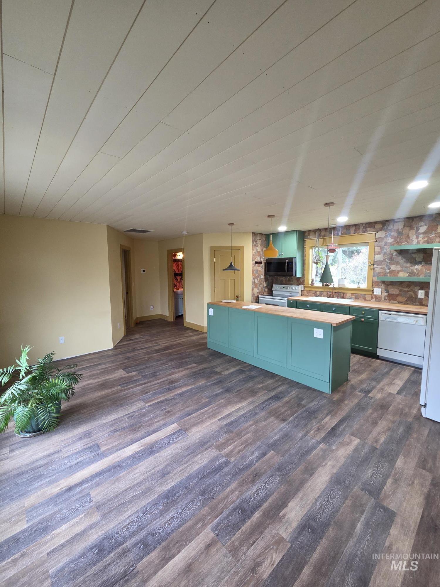 870 Dutch Flat Rd, Pomeroy, Washington 99347, 3 Bedrooms, 2.5 Bathrooms, Residential For Sale, Price $389,000, 98960570