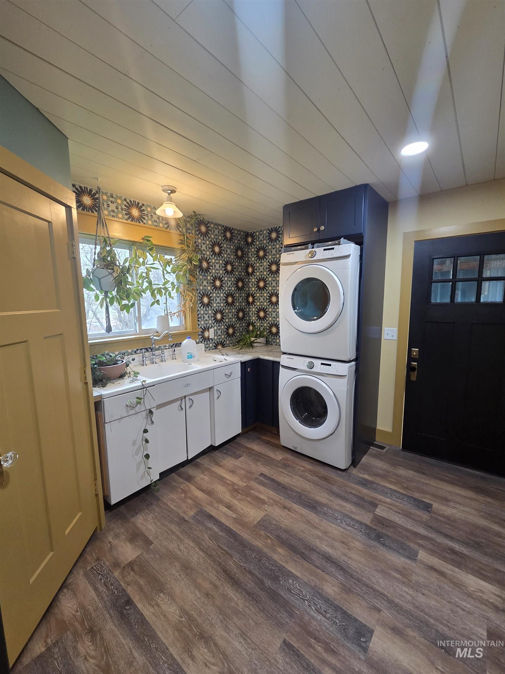 870 Dutch Flat Rd, Pomeroy, Washington 99347, 3 Bedrooms, 2.5 Bathrooms, Residential For Sale, Price $389,000, 98960570