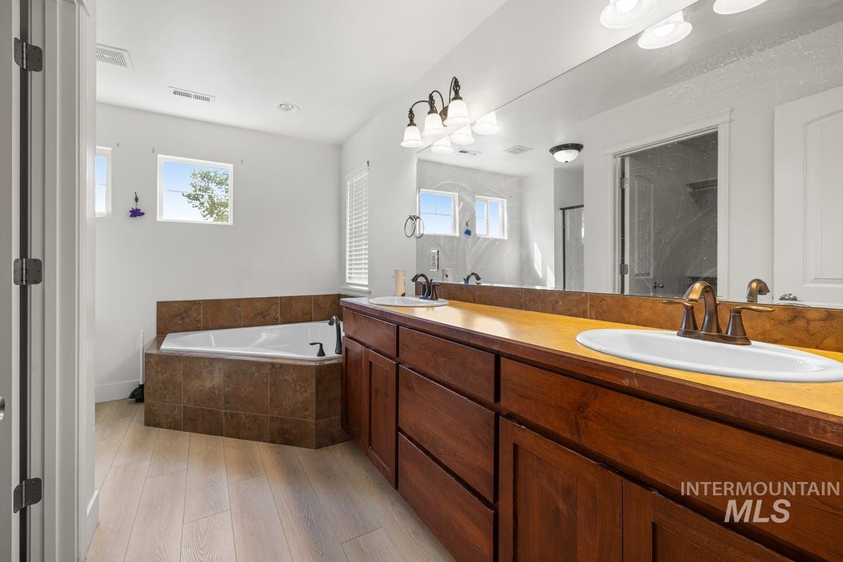 2879 Ridgebury, Meridian, Idaho 83646, 3 Bedrooms, 2.5 Bathrooms, Residential For Sale, Price $449,900,MLS 98960611